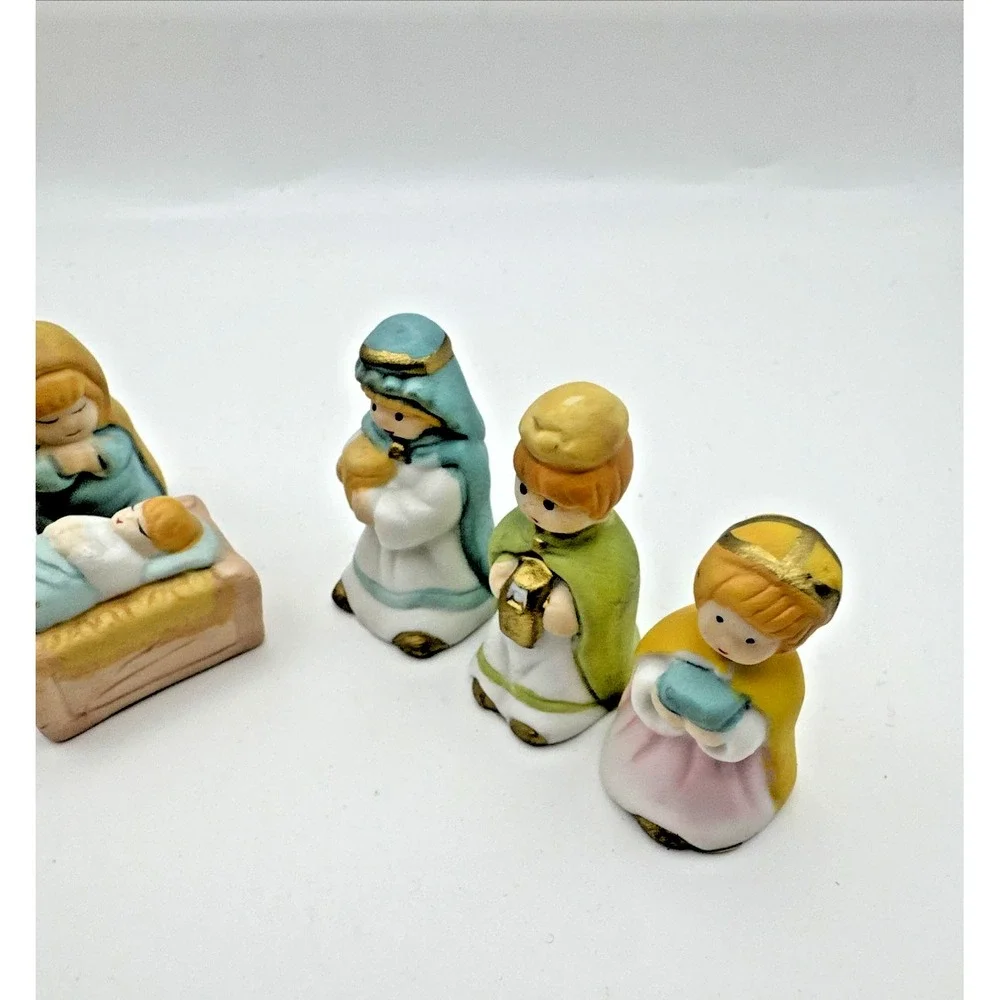 Vintage Pottery Ceramic‎ Mini Nativity Set Holy Family Figures 9 Pcs